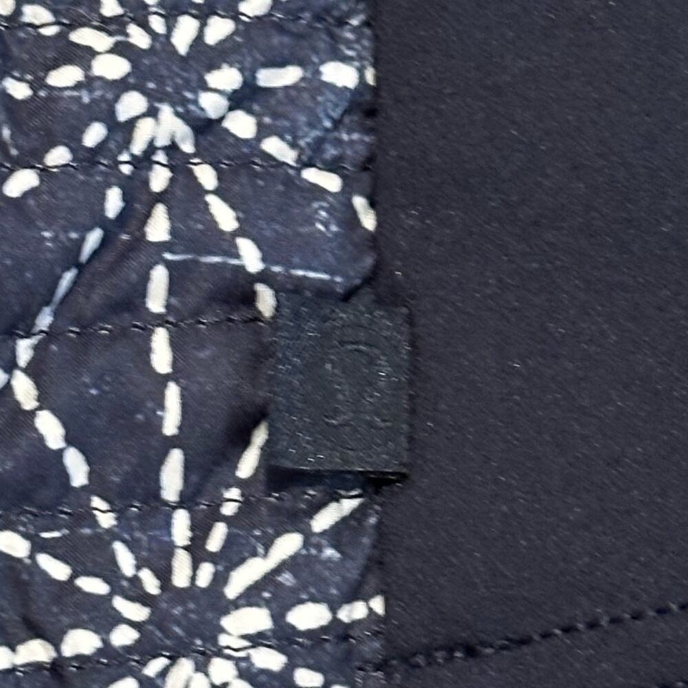 Lululemon athletica navy blue zipper jacket, white stitching, front pockets EUC - Picture 4 of 16